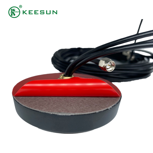 FG00050 | GPS LTE Wi-Fi SMA Male Pin 3 To 1 Antenna