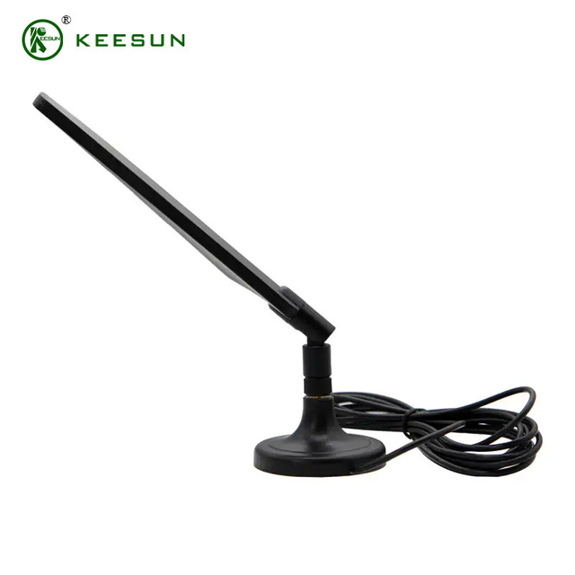 SU00005 | 700-2700MHz 3dBi Magnetic Base Antenna with RG174 Cable to SMA Connector
